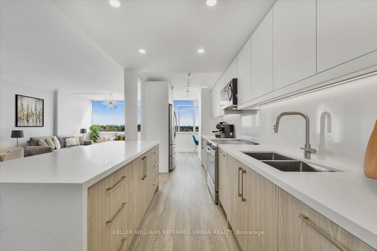 3000 Bathurst St, #706