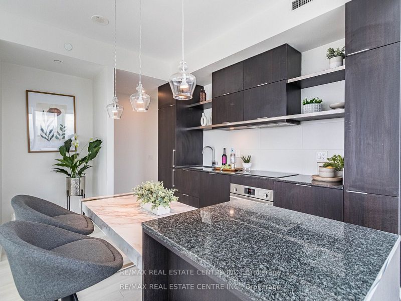 197 Yonge St, #5102