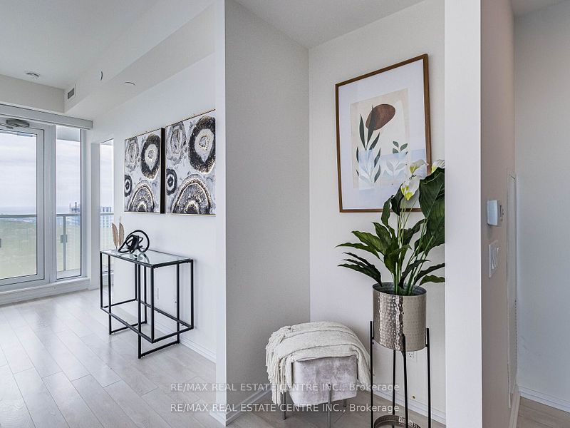197 Yonge St, #5102