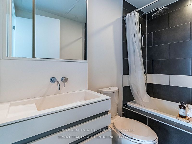 197 Yonge St, #5102