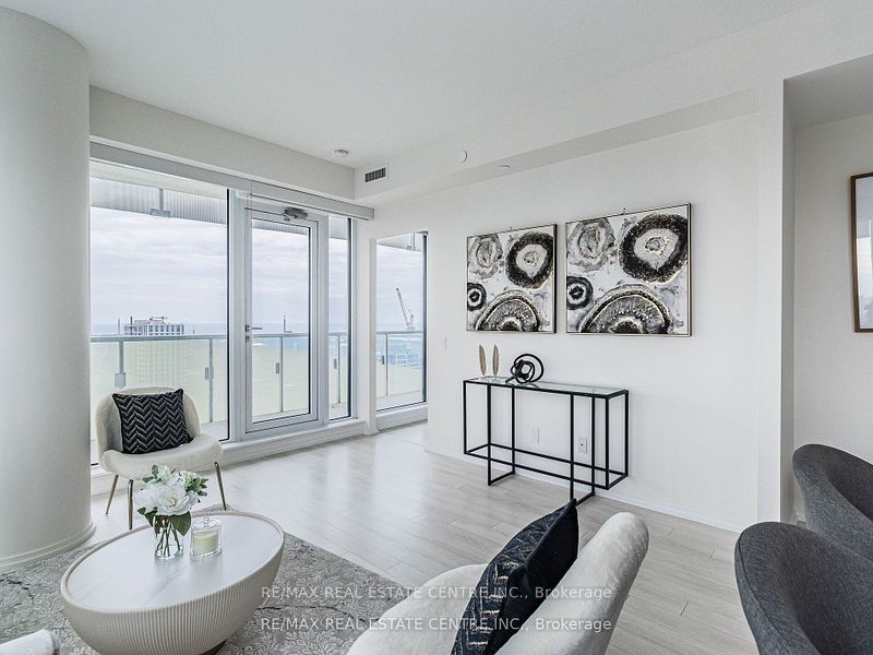 197 Yonge St, #5102