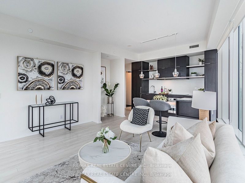 197 Yonge St, #5102