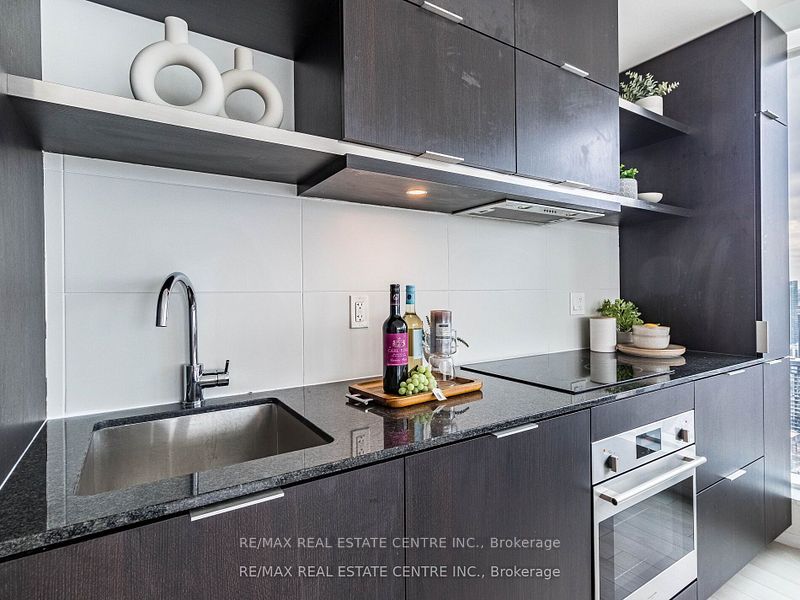 197 Yonge St, #5102