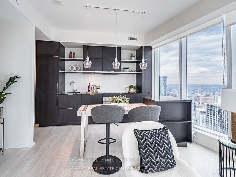 197 Yonge St, #5102
