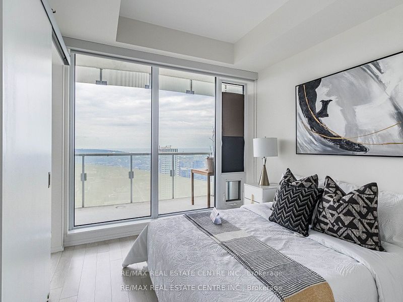 197 Yonge St, #5102