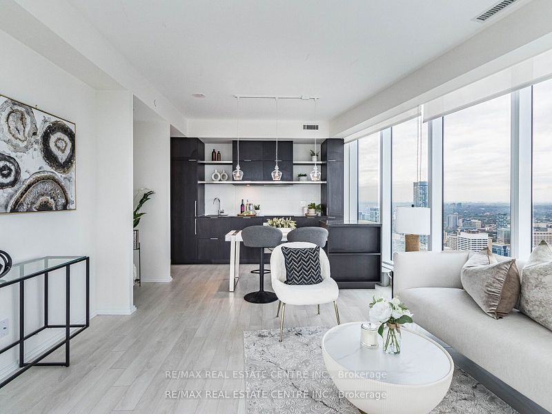 197 Yonge St, #5102