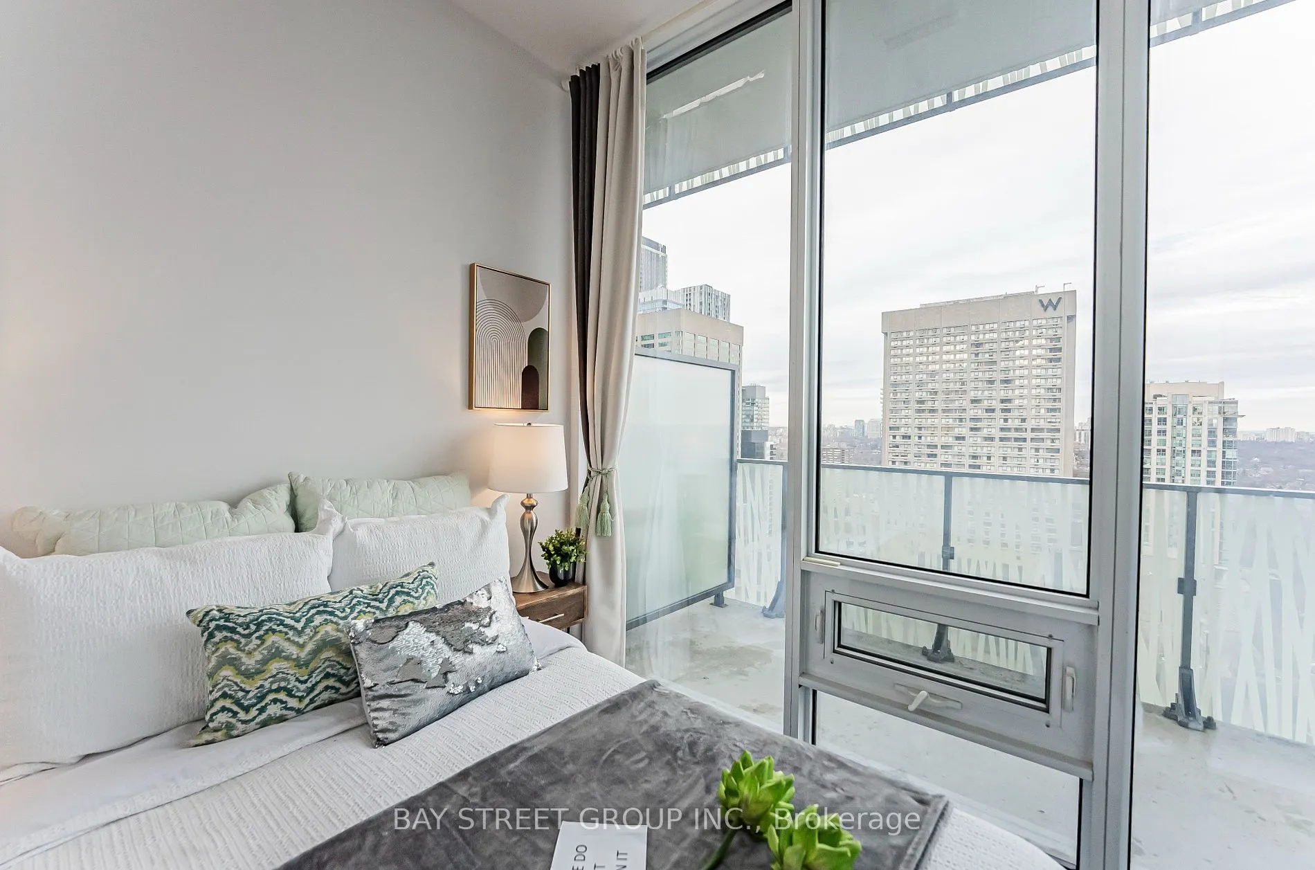 42 Charles St E, #2908