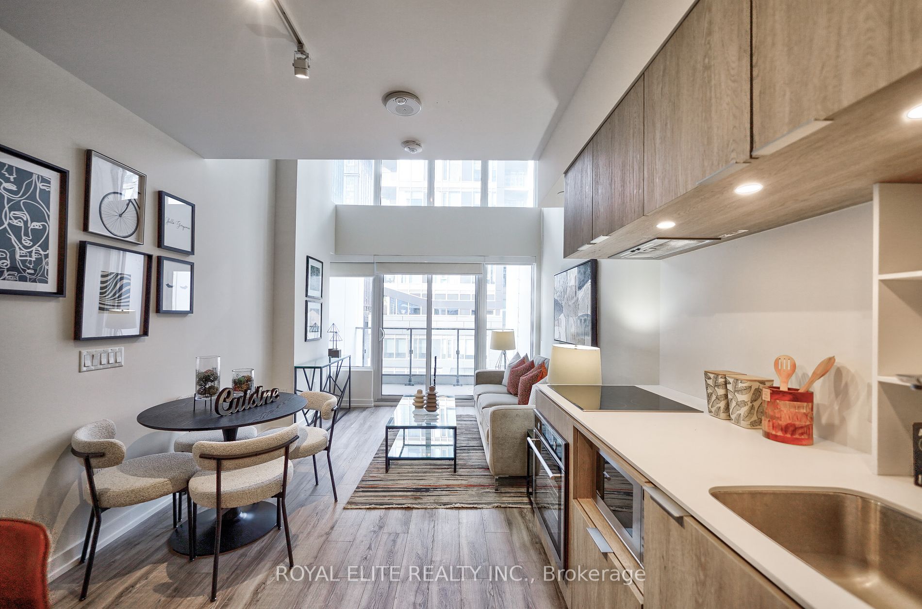 77 Shuter St, #520