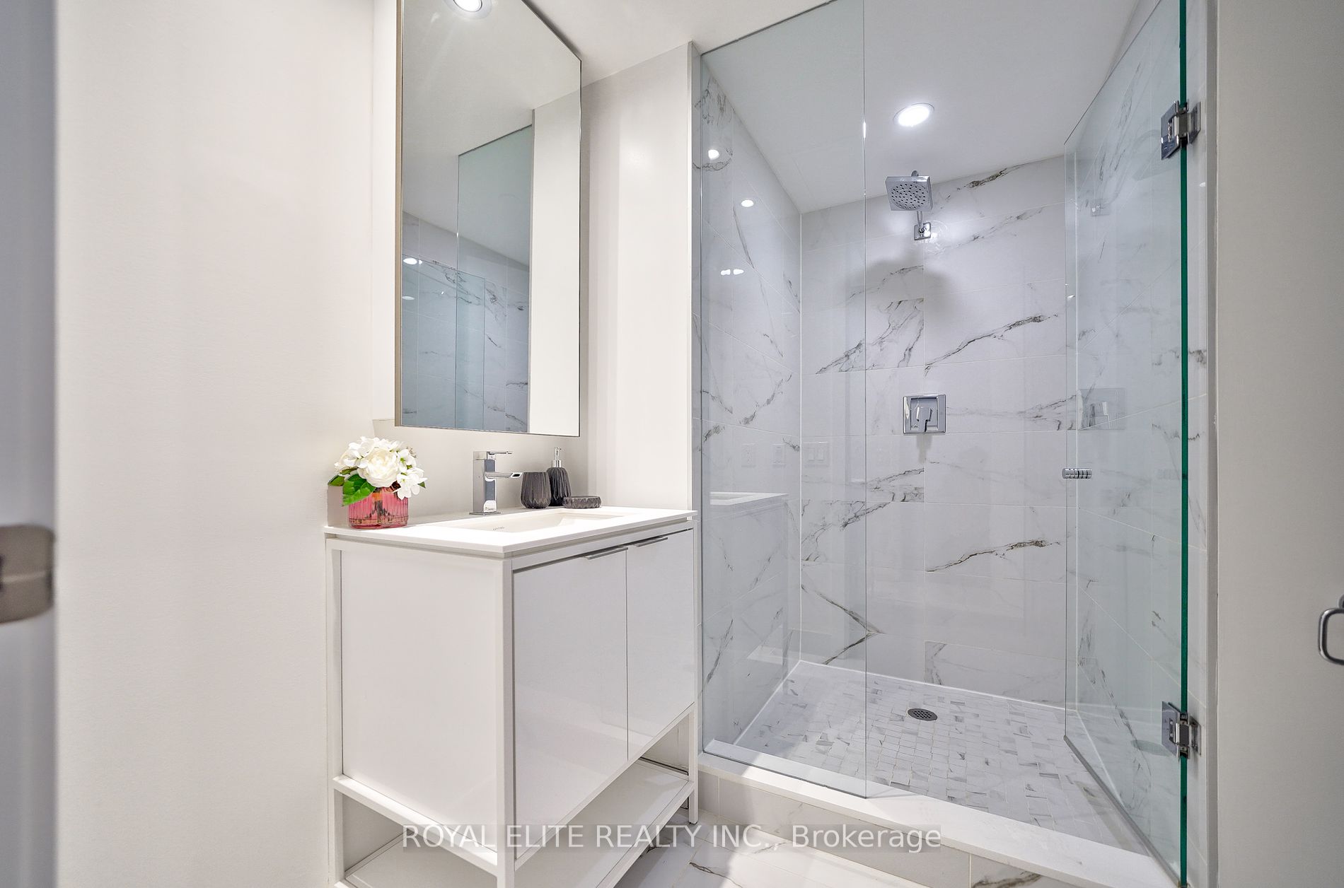 77 Shuter St, #520