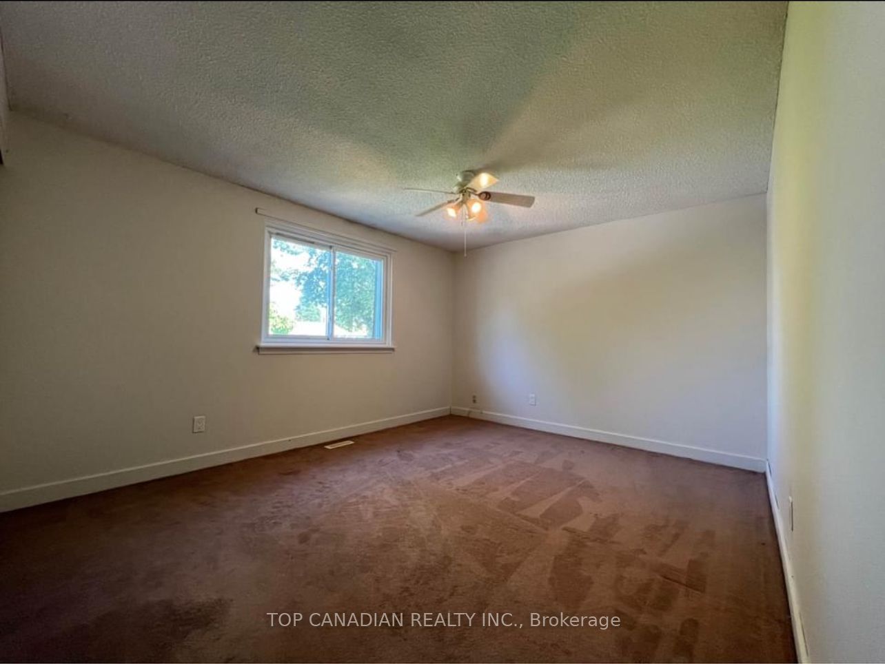 1398 Tampa Cres