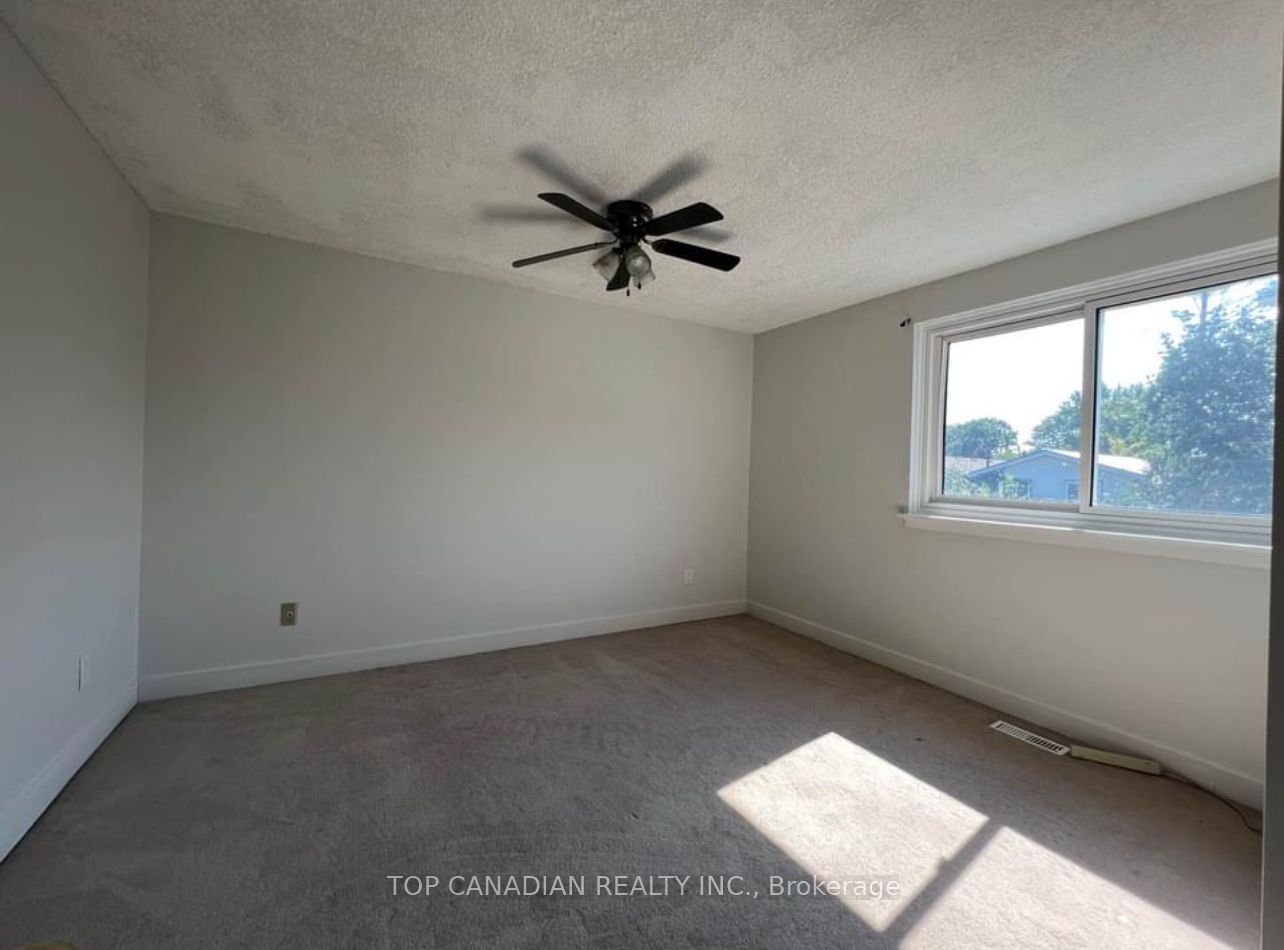 1398 Tampa Cres