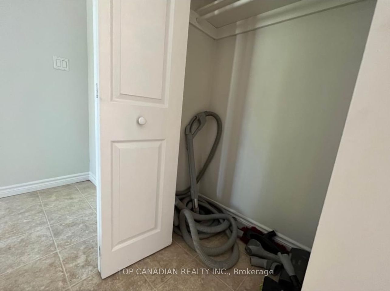 1398 Tampa Cres