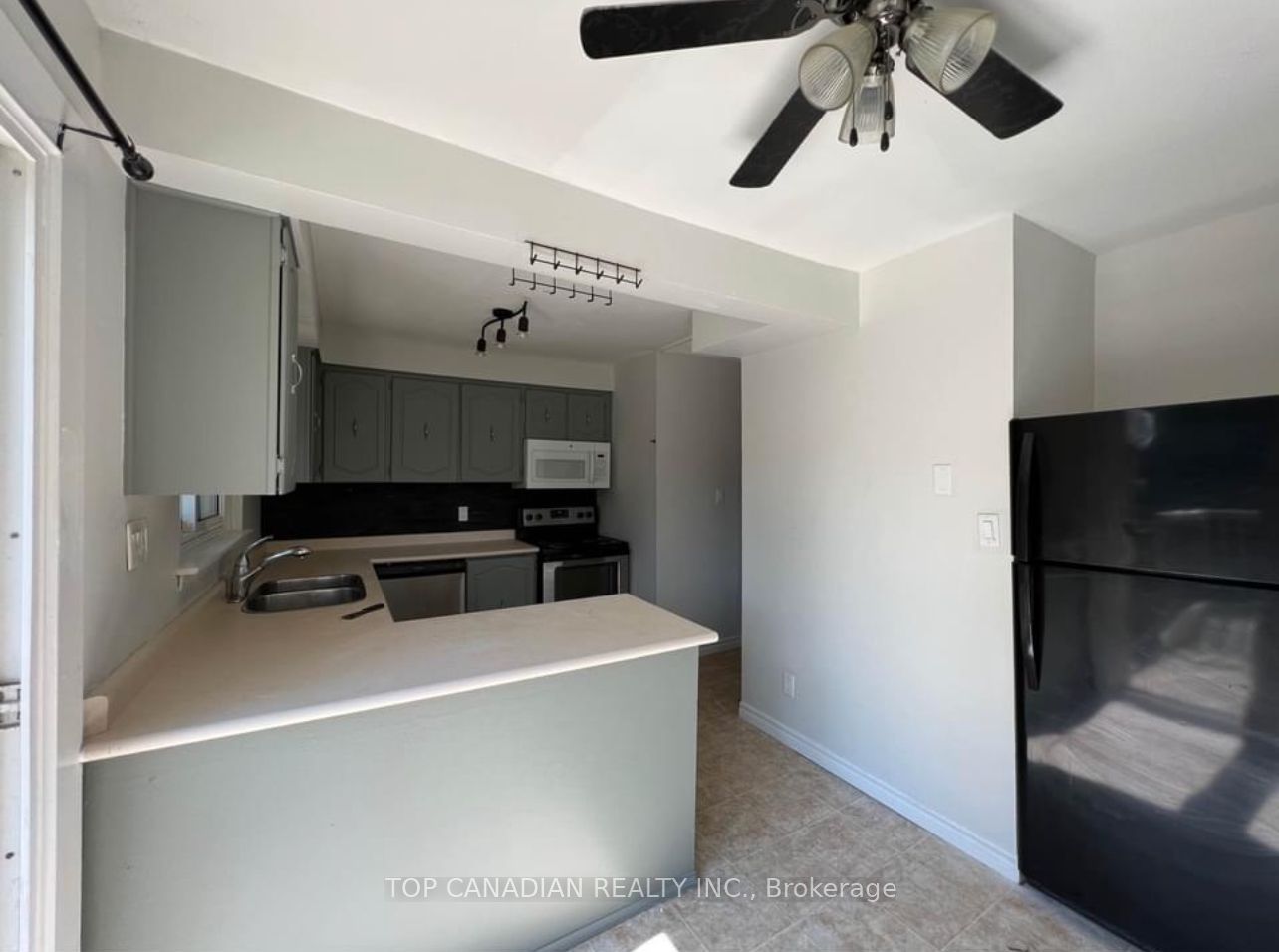 1398 Tampa Cres