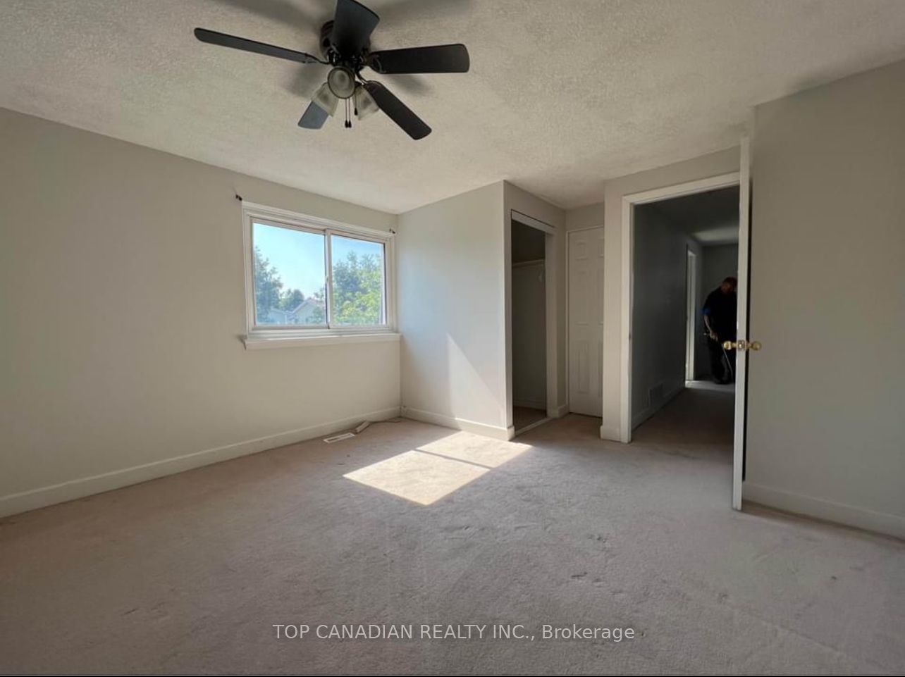 1398 Tampa Cres
