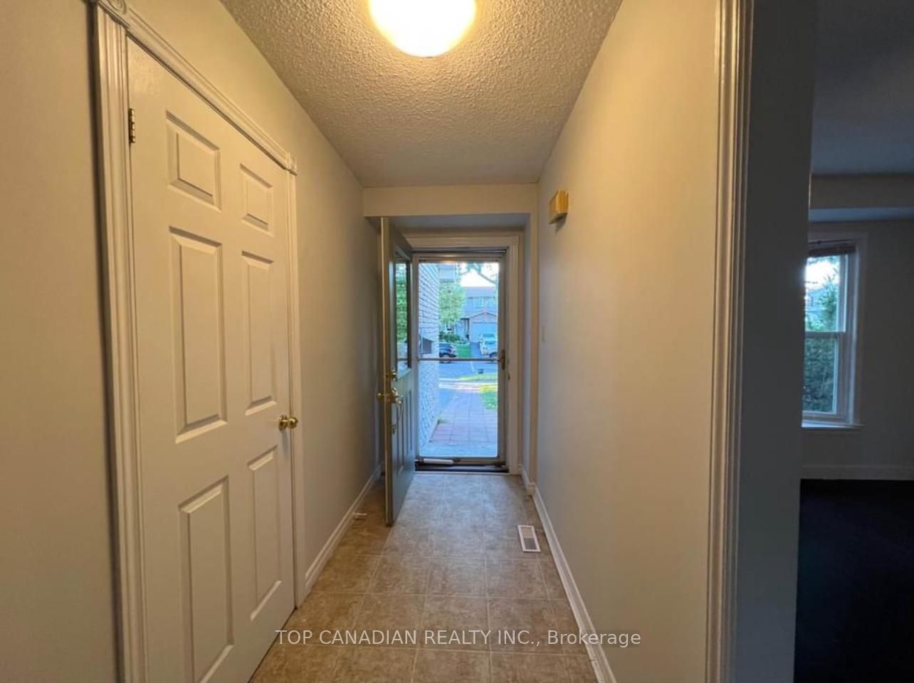 1398 Tampa Cres