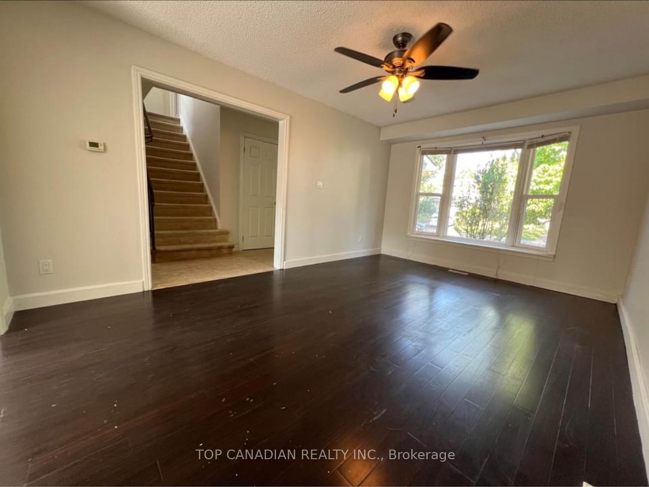 1398 Tampa Cres