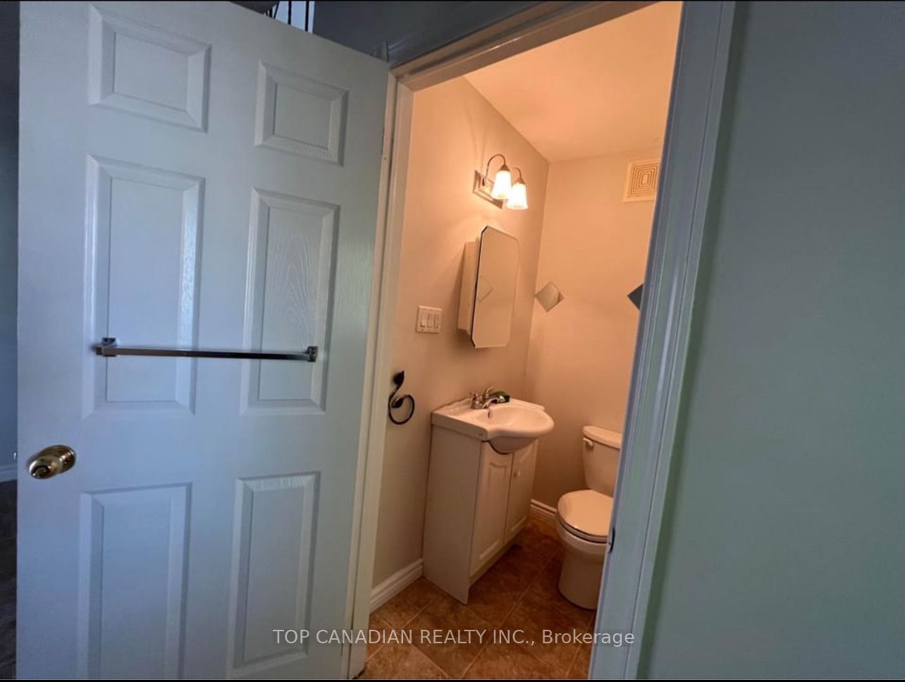 1398 Tampa Cres
