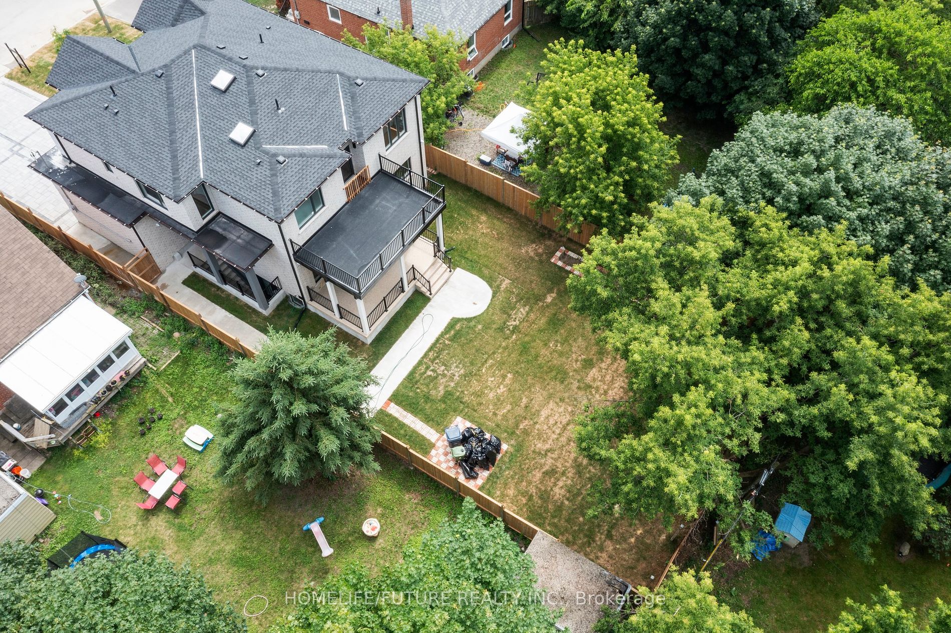 186 Phyllis Ave