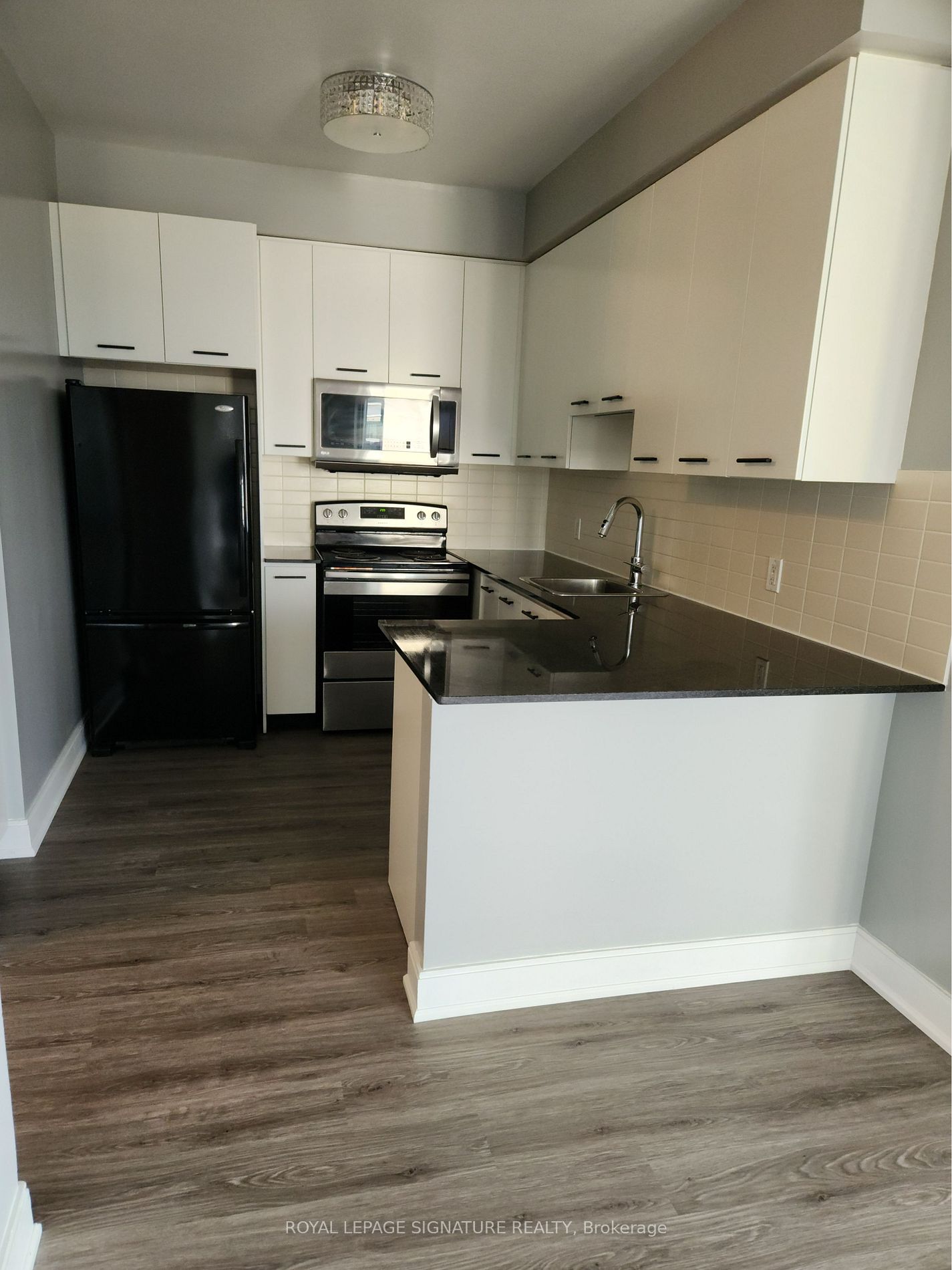 135 Village Green Sq, #623