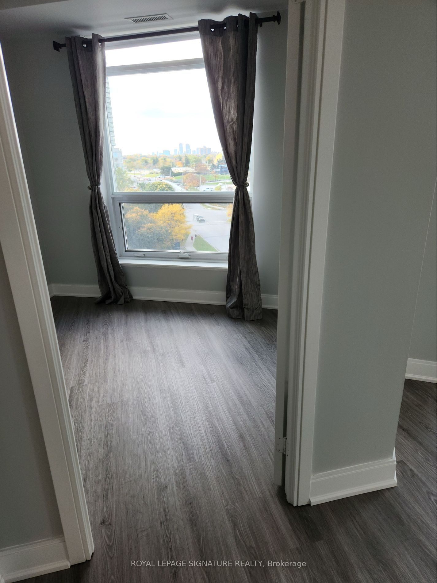 135 Village Green Sq, #623