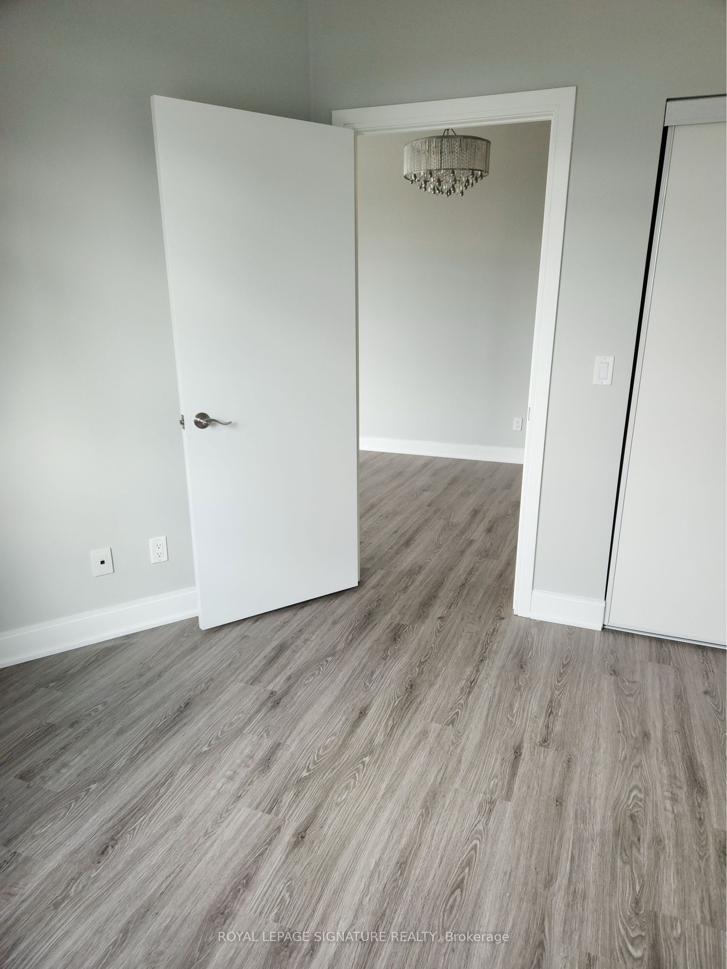 135 Village Green Sq, #623