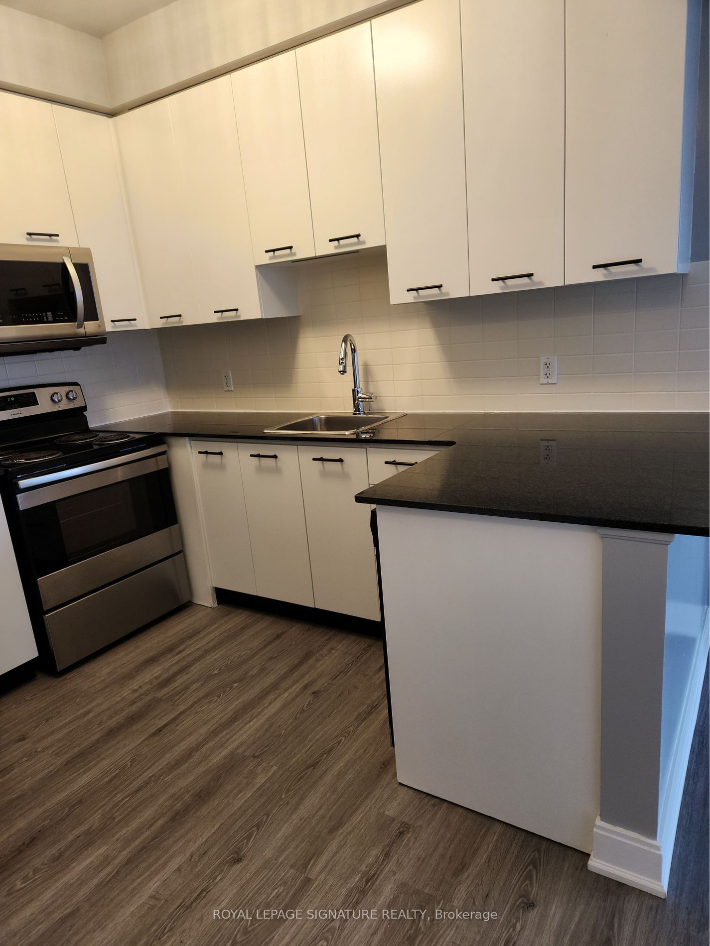 135 Village Green Sq, #623