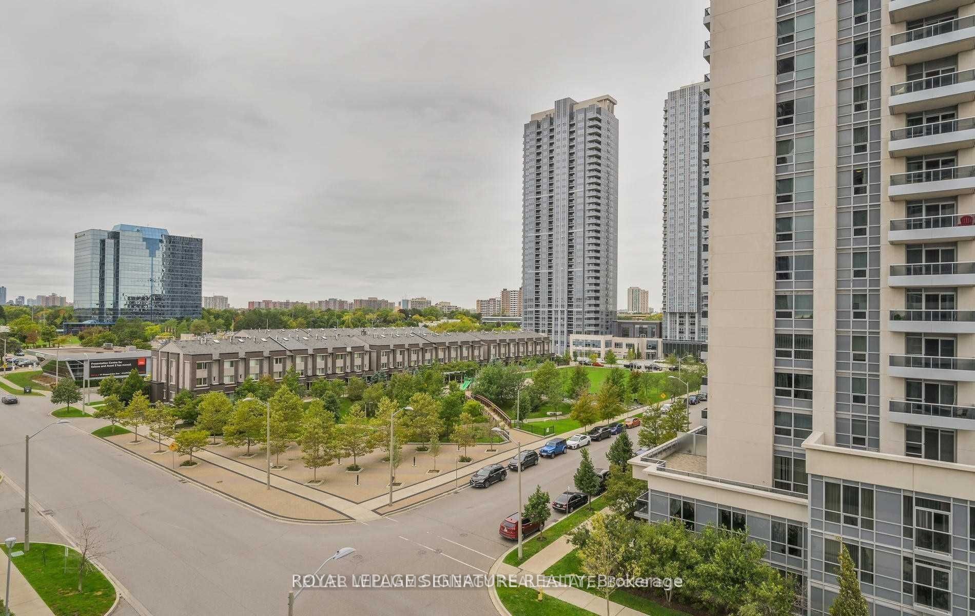 135 Village Green Sq, #623
