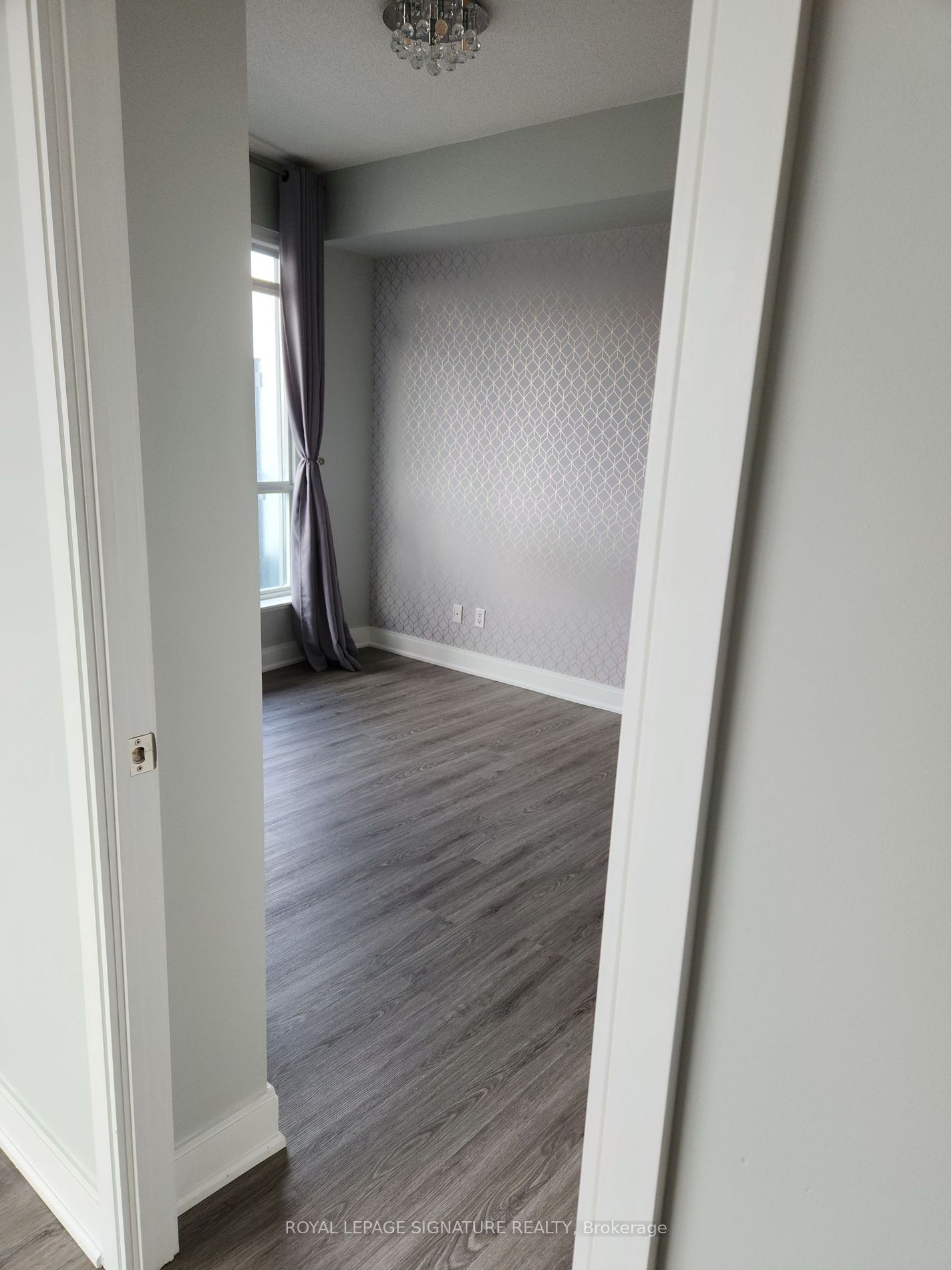 135 Village Green Sq, #623