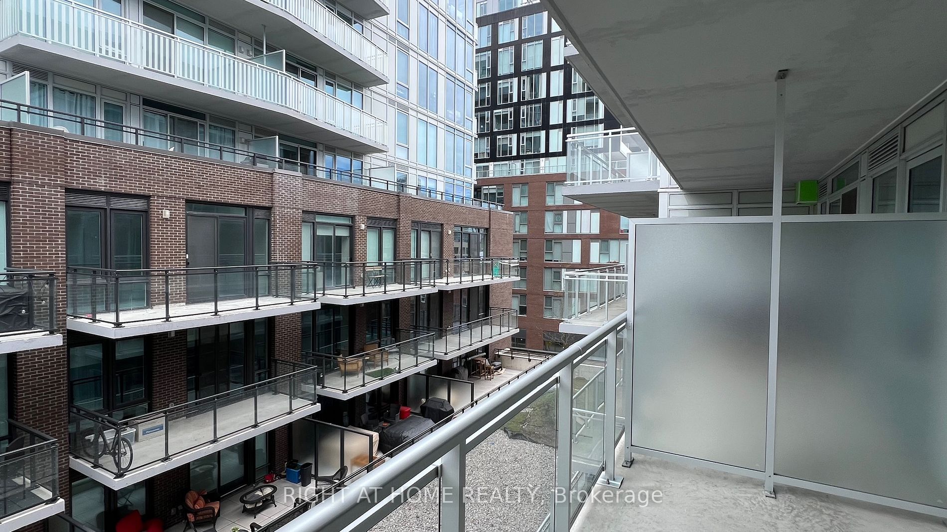 665 Queen St E, #412