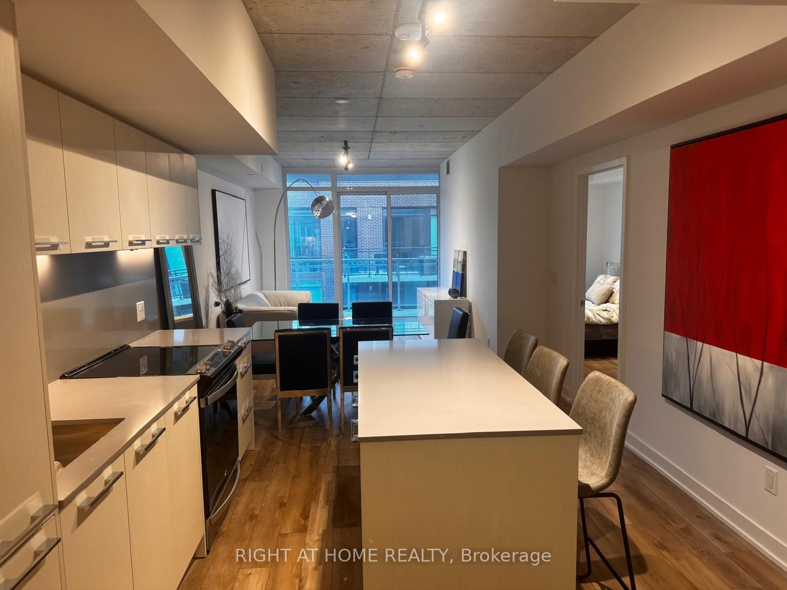 665 Queen St E, #412