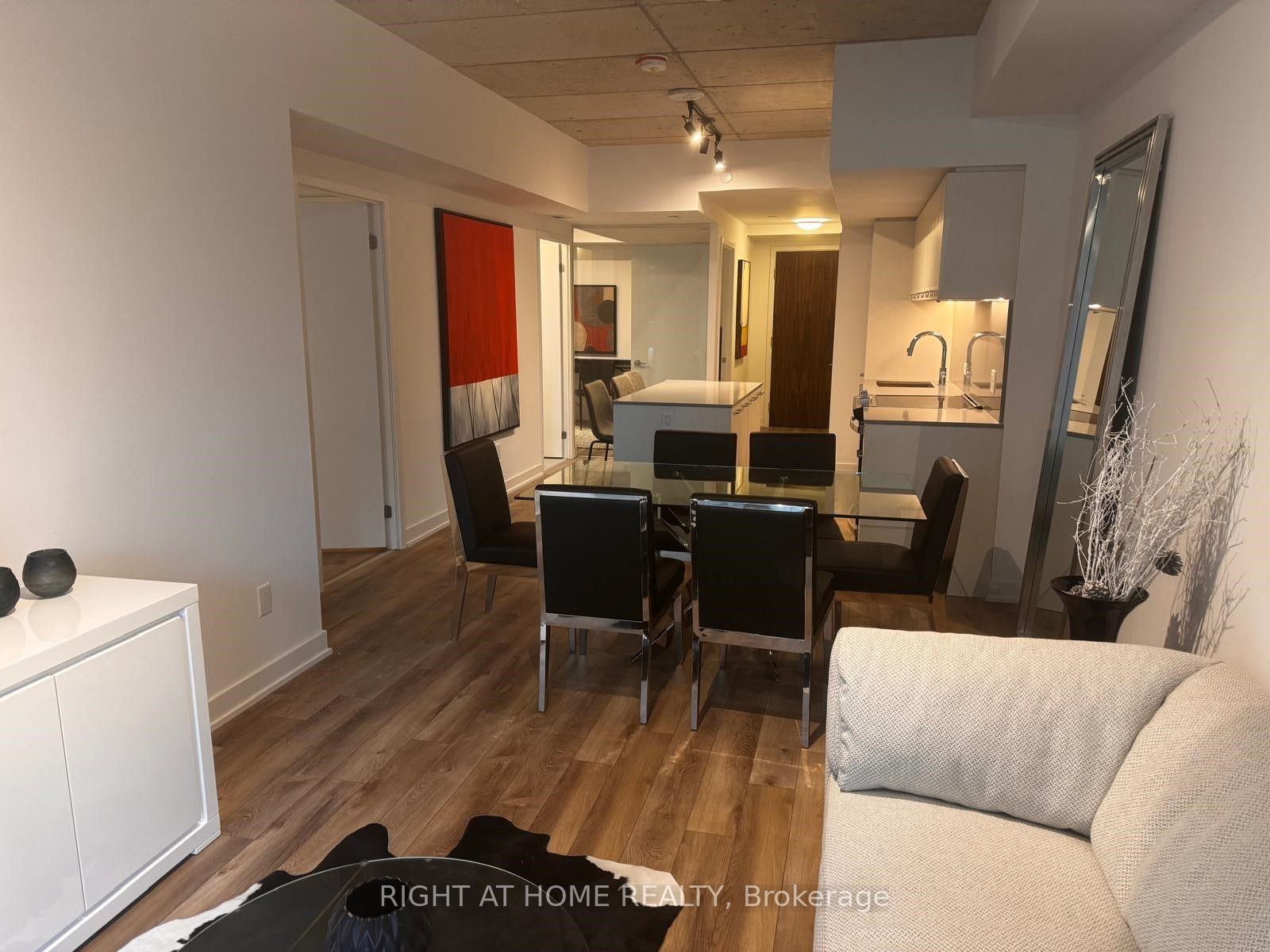 665 Queen St E, #412