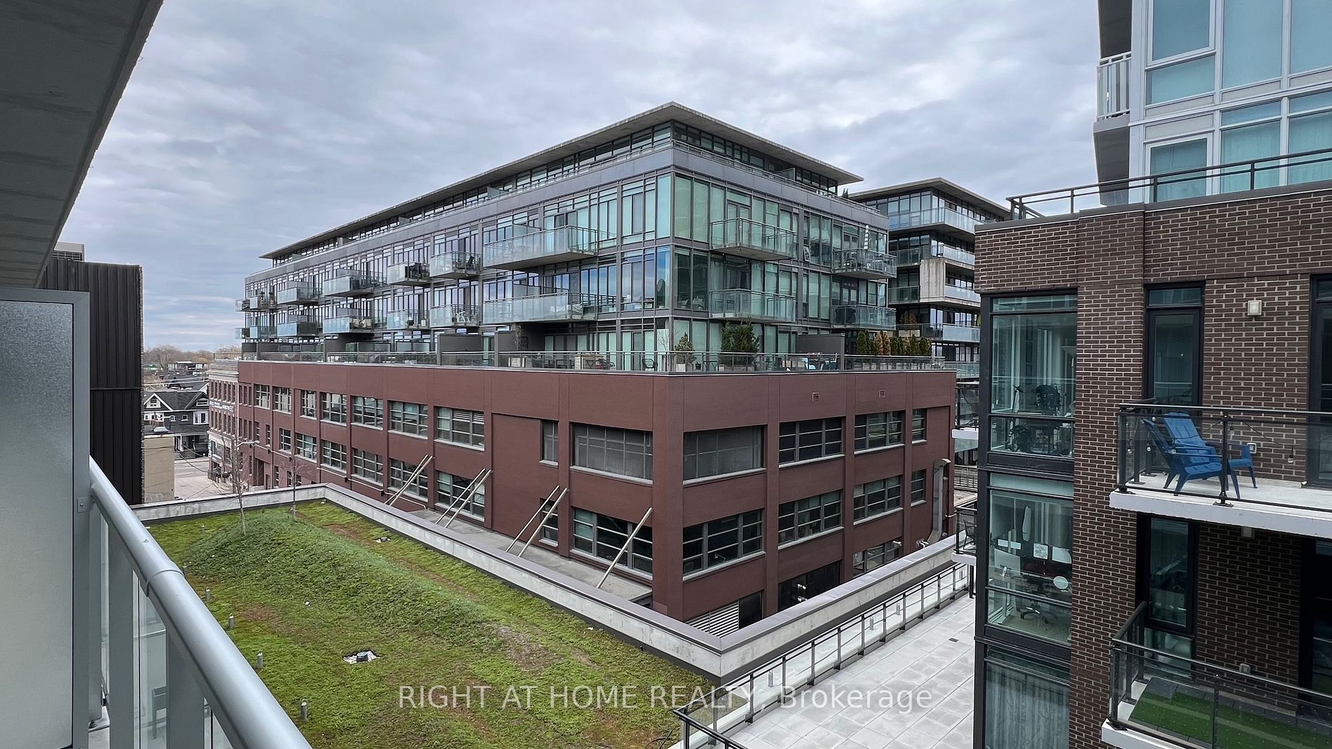 665 Queen St E, #412