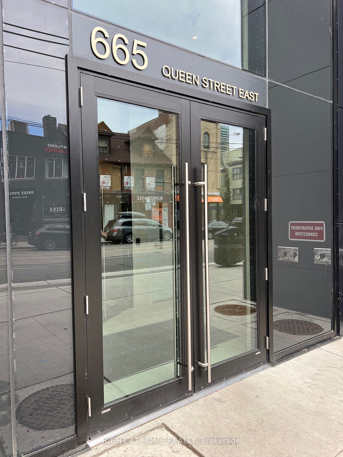 665 Queen St E, #412