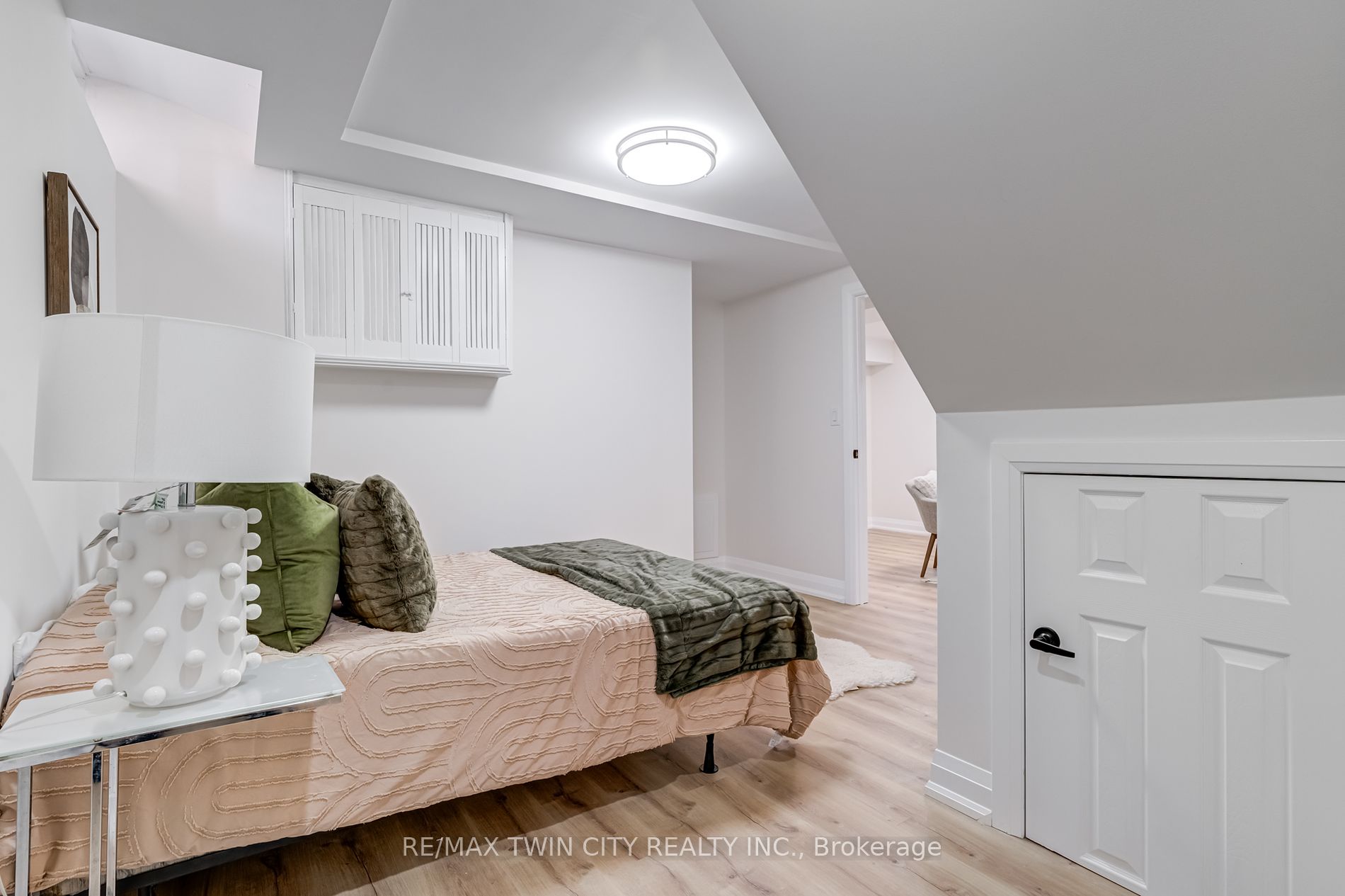 10 Dobson Dr