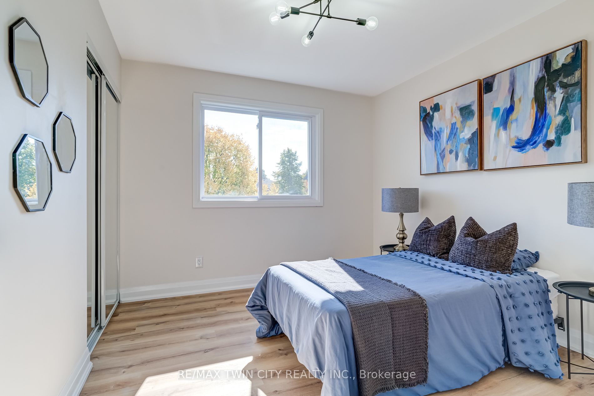 10 Dobson Dr