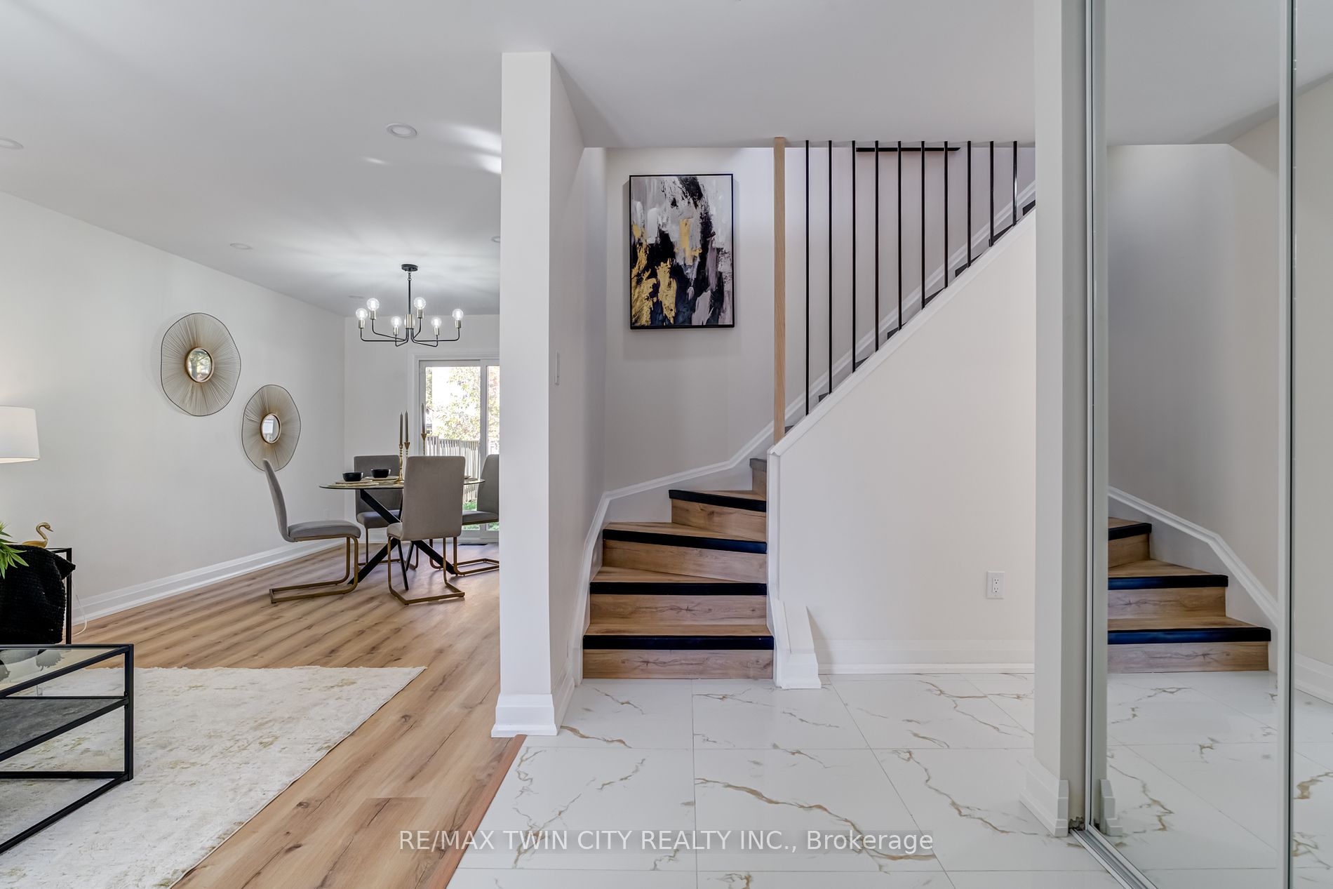 10 Dobson Dr