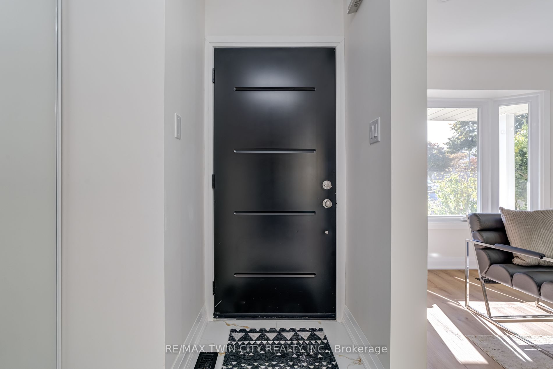 10 Dobson Dr