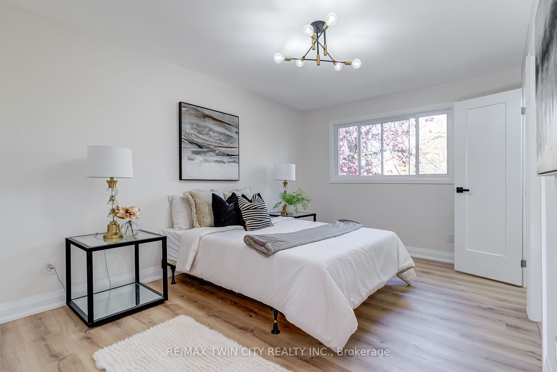 10 Dobson Dr
