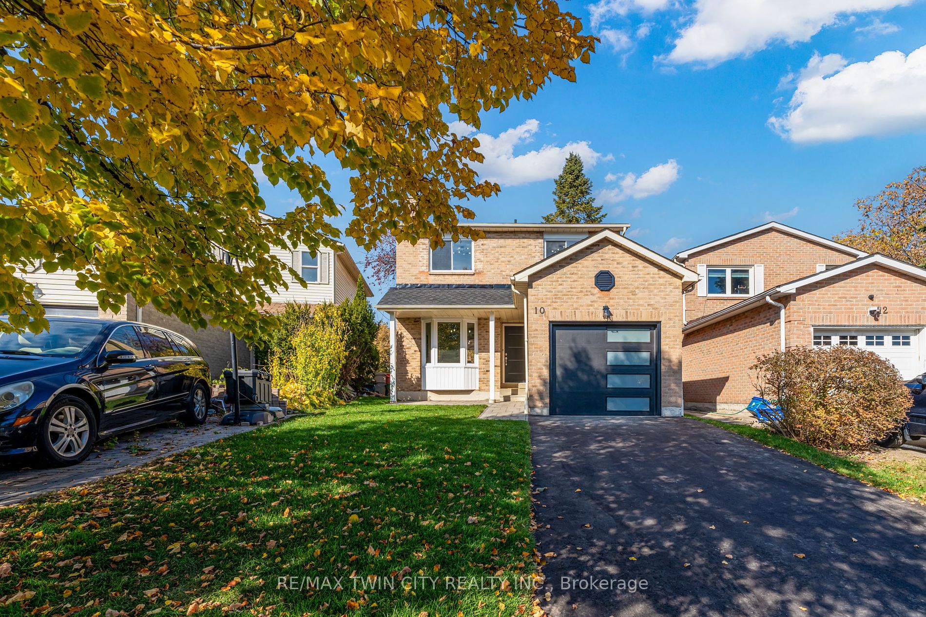 10 Dobson Dr