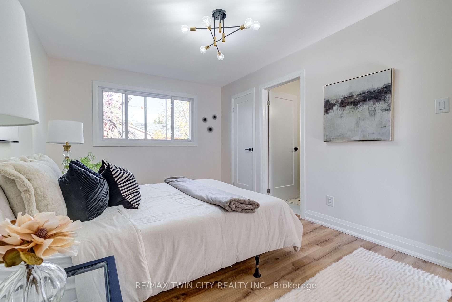 10 Dobson Dr