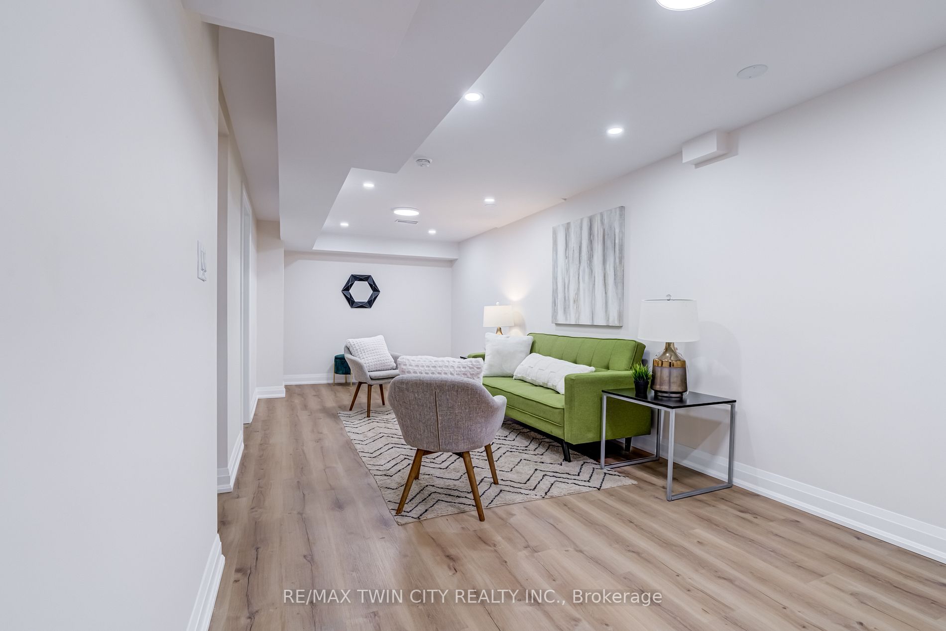 10 Dobson Dr