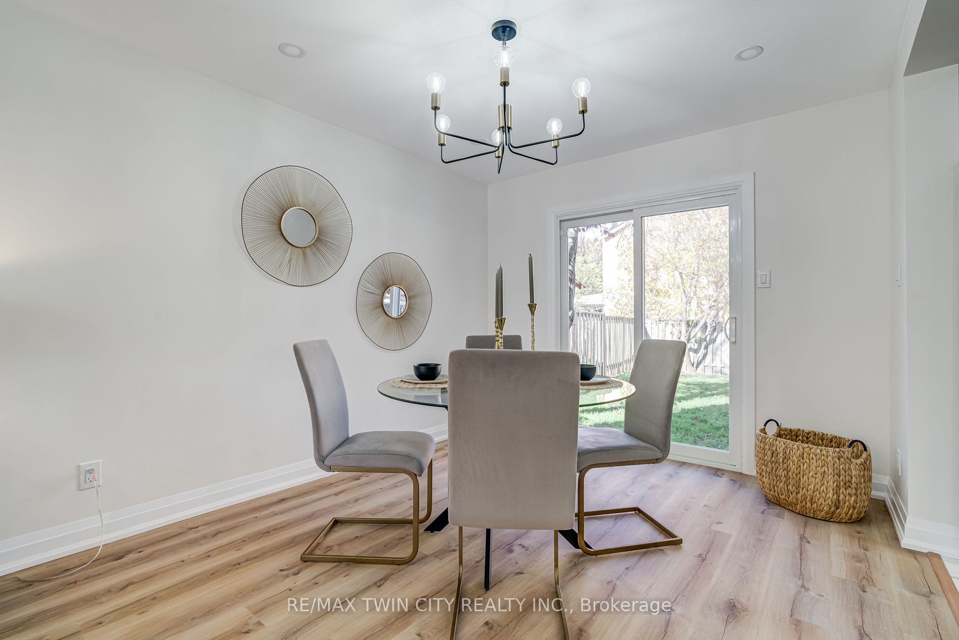10 Dobson Dr