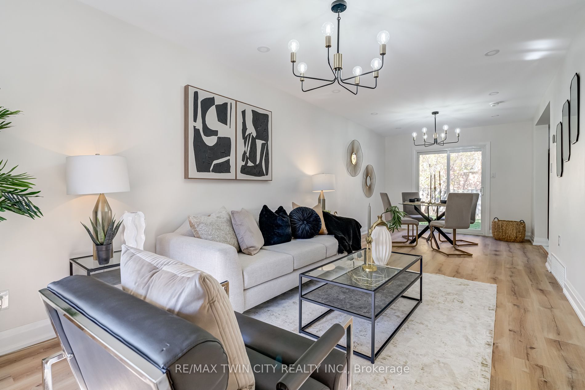 10 Dobson Dr