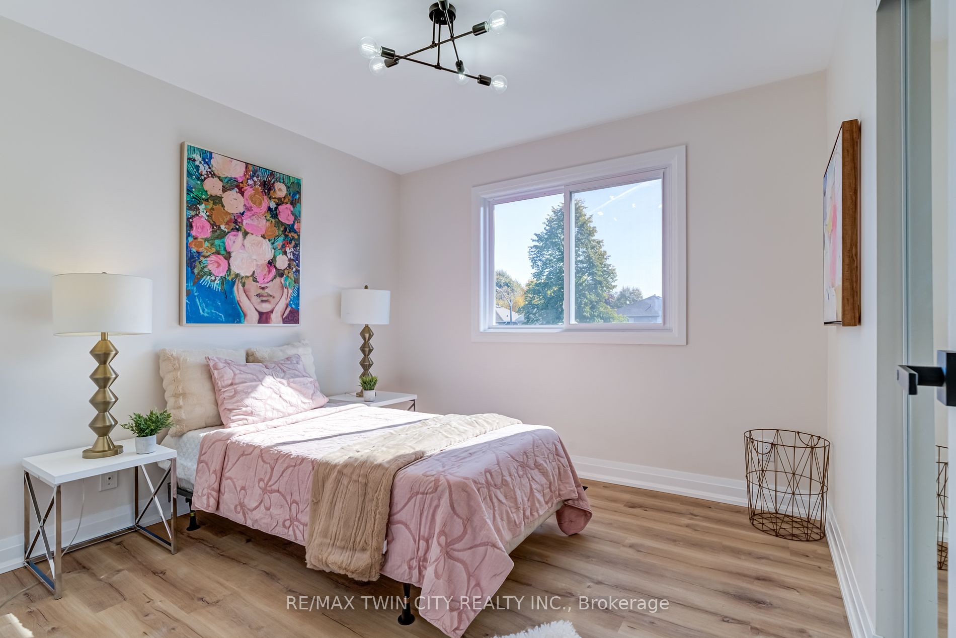 10 Dobson Dr