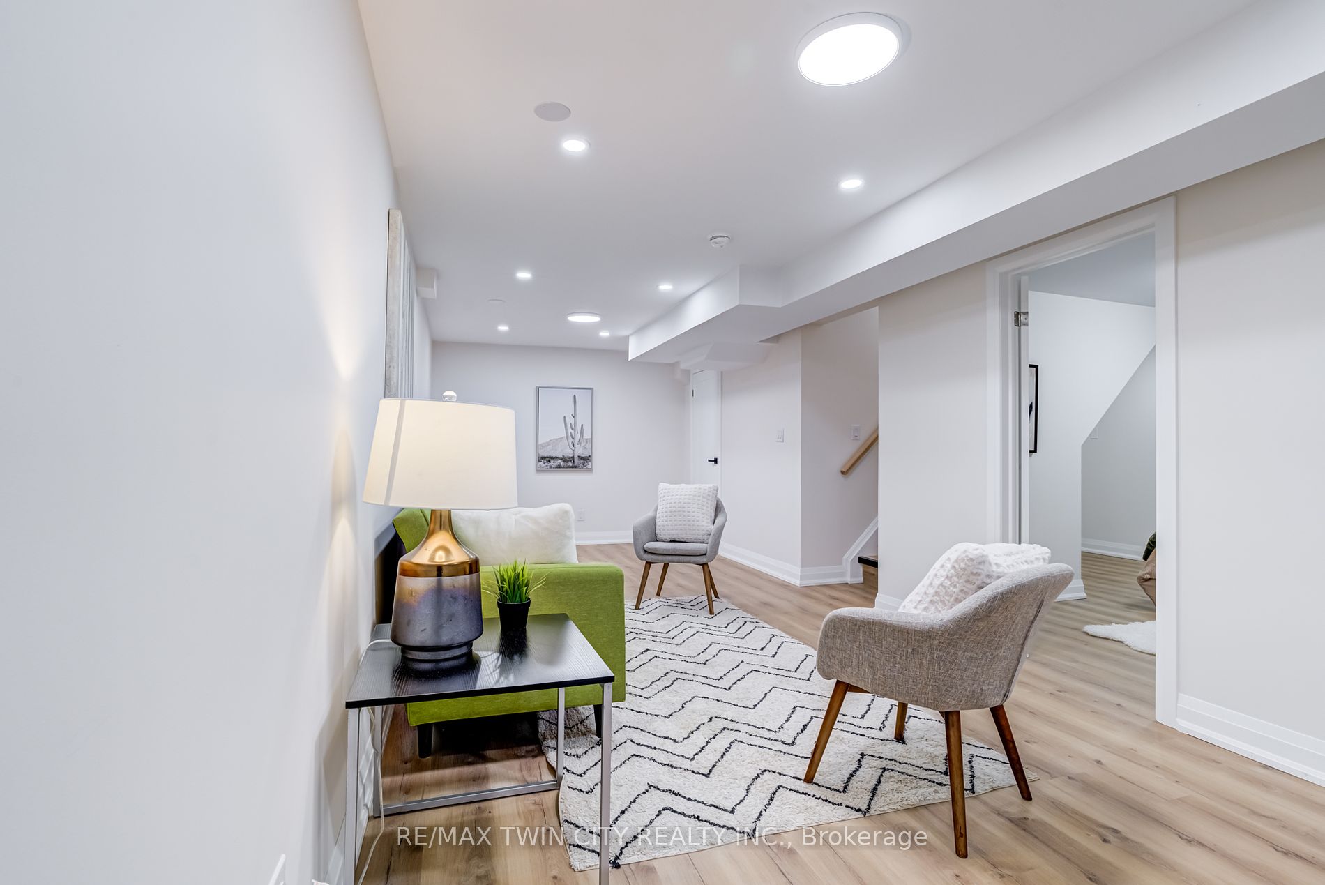 10 Dobson Dr