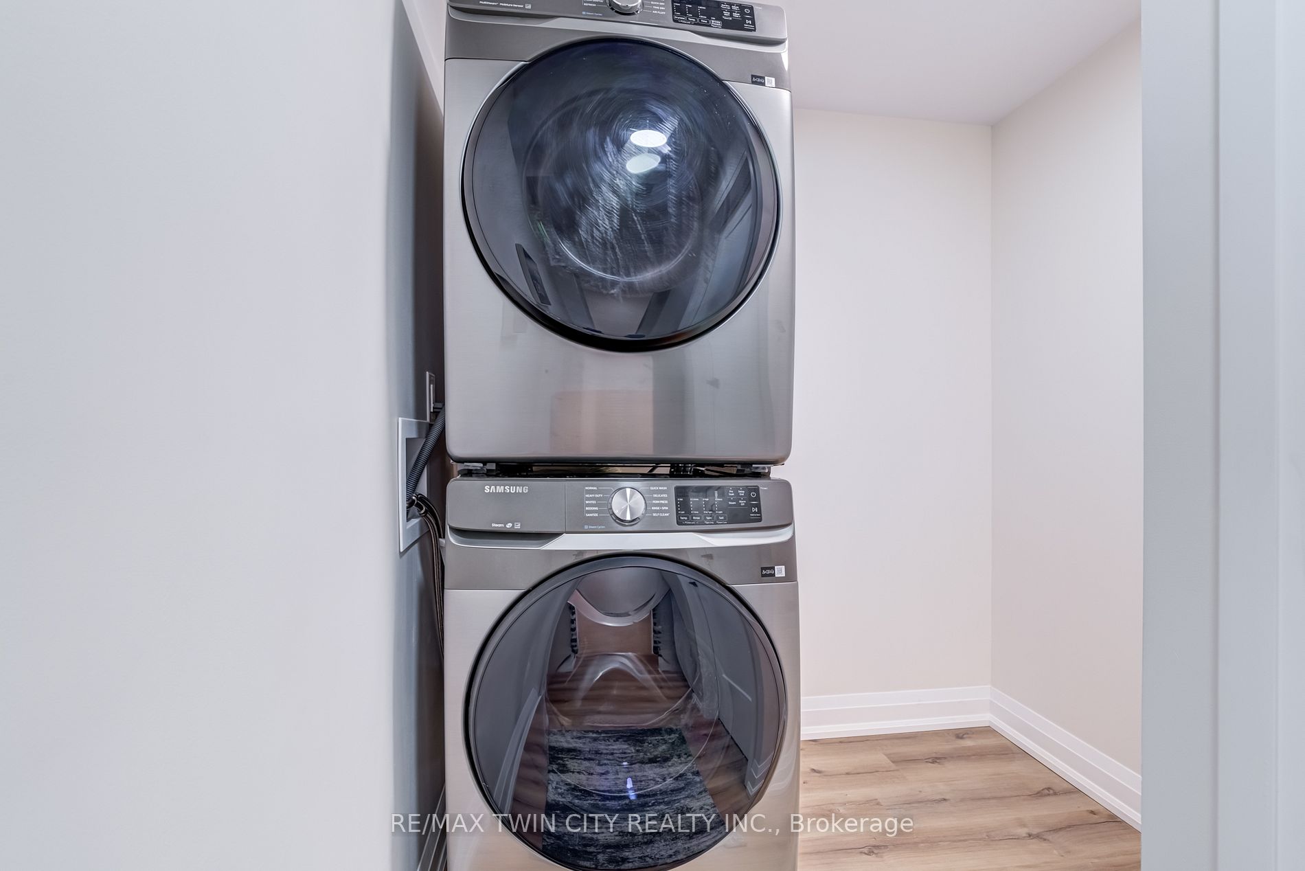 10 Dobson Dr