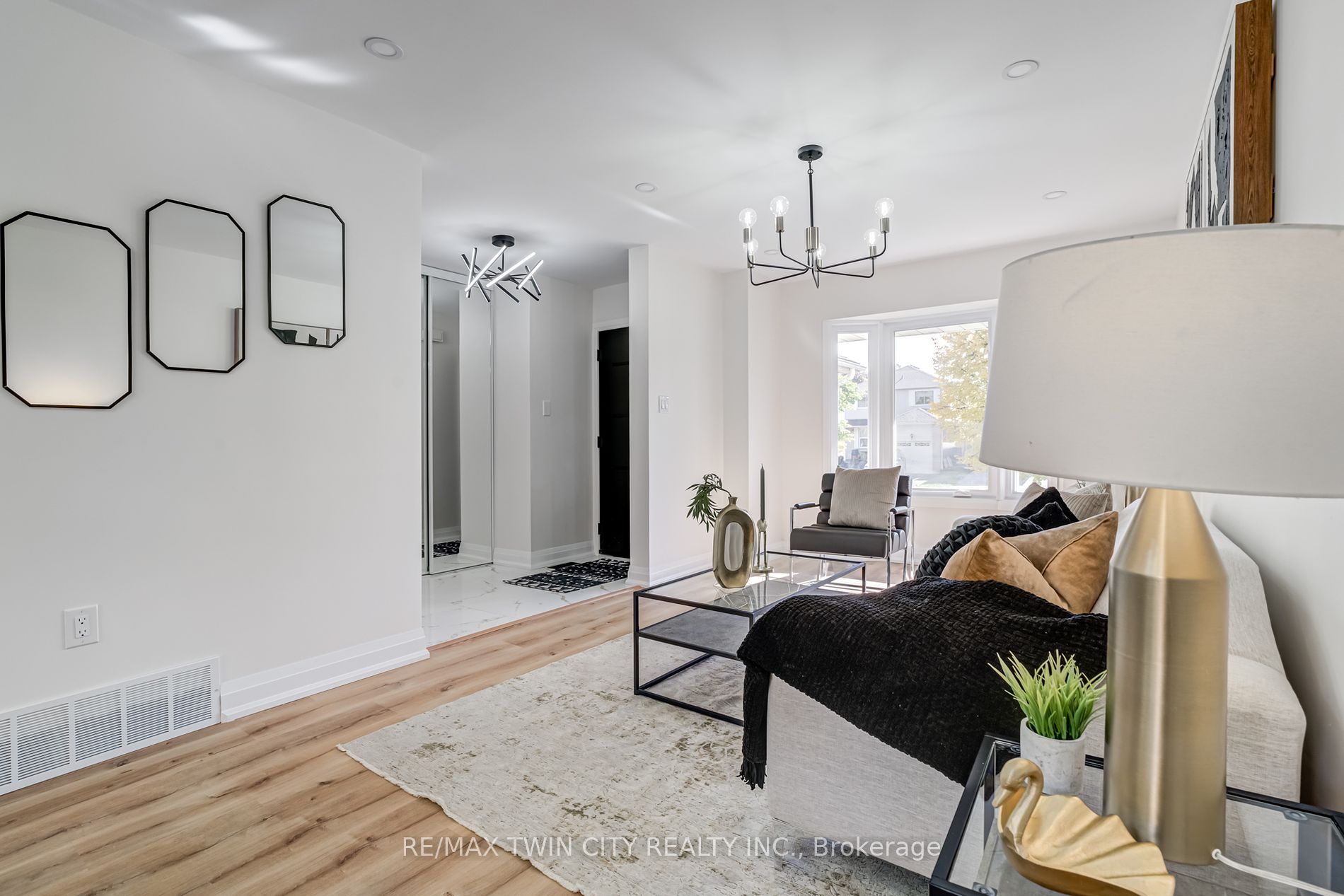 10 Dobson Dr