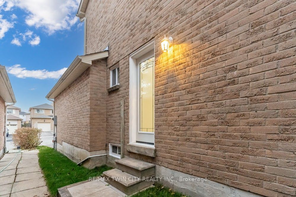 10 Dobson Dr