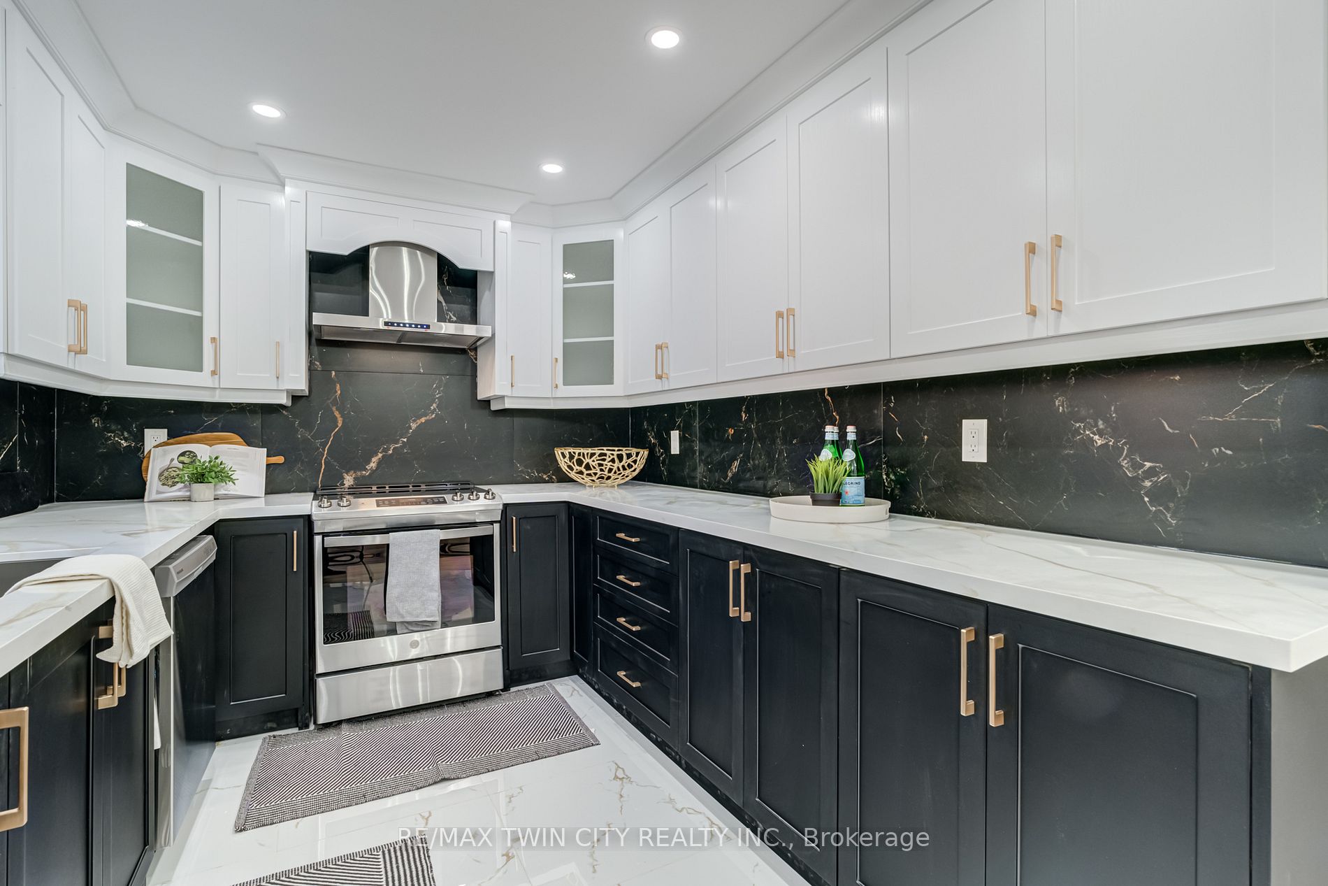 10 Dobson Dr