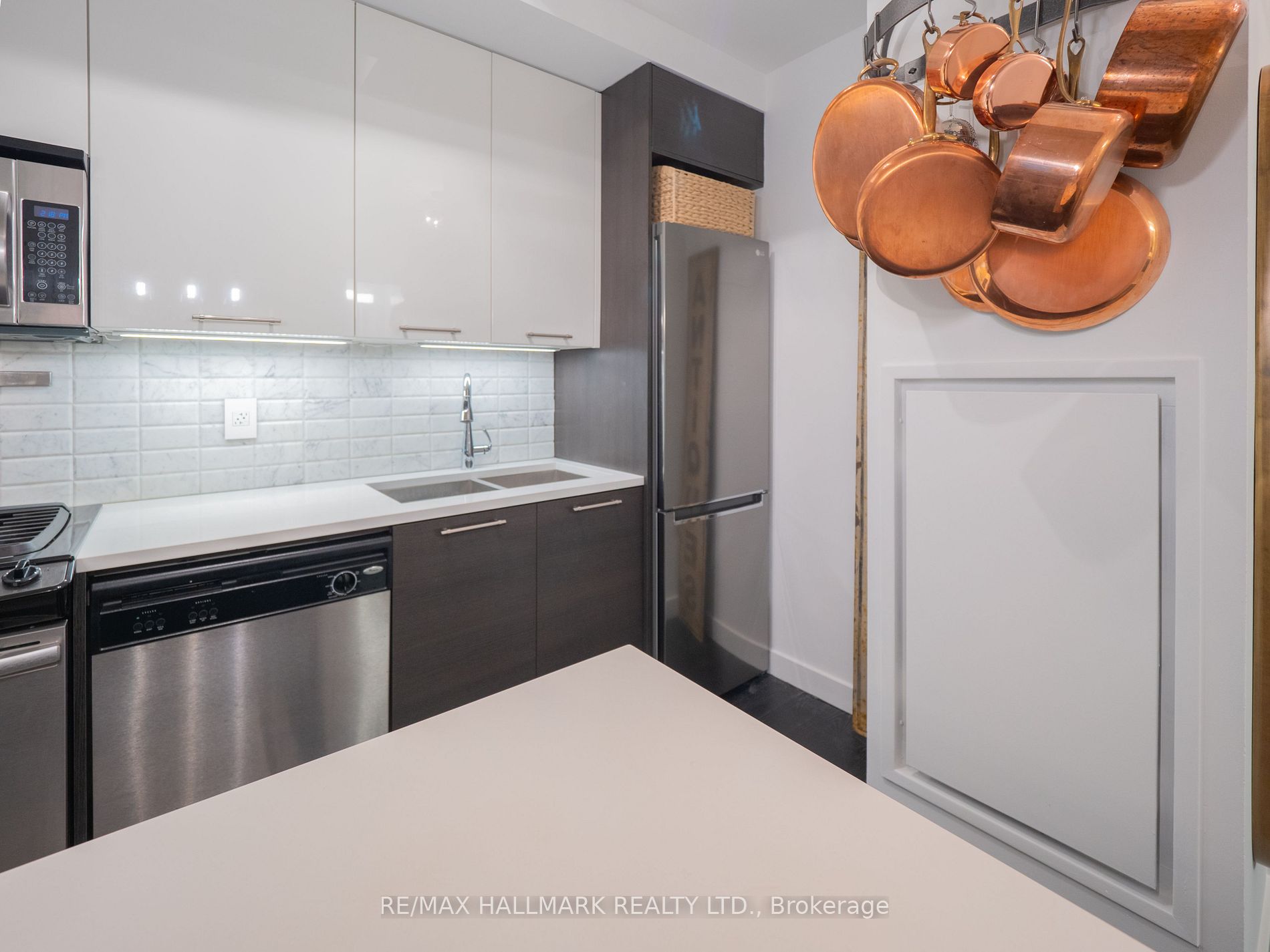 90 Broadview Ave, #526